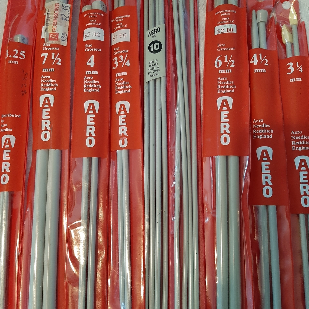 Knitting Needles Set - Red and Gray